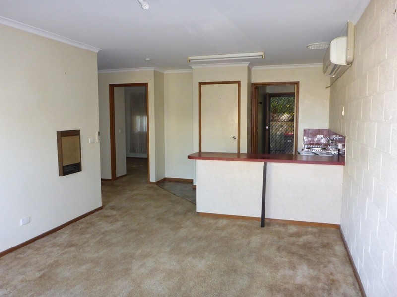 2/611 Prune Street, Lavington NSW 2641