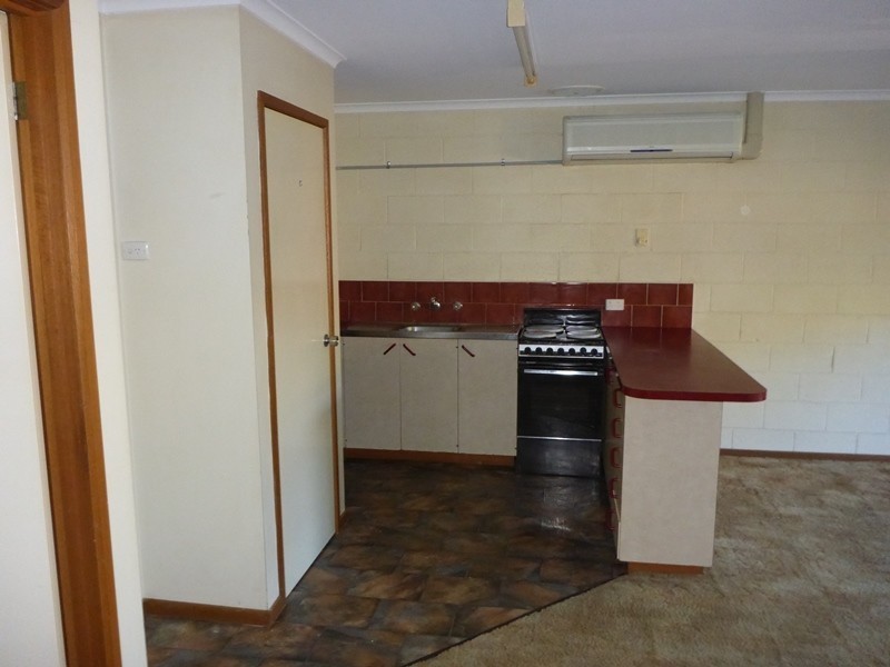 2/611 Prune Street, Lavington NSW 2641