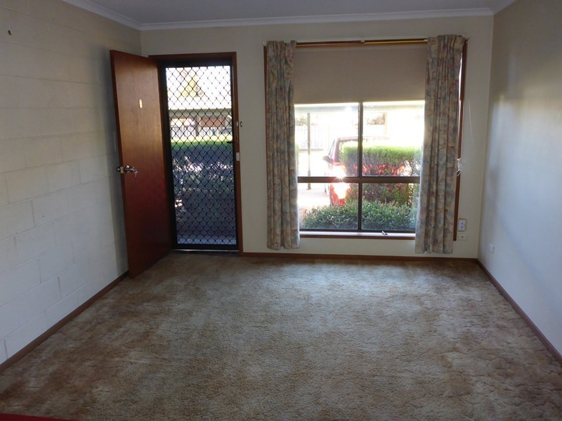 2/611 Prune Street, Lavington NSW 2641