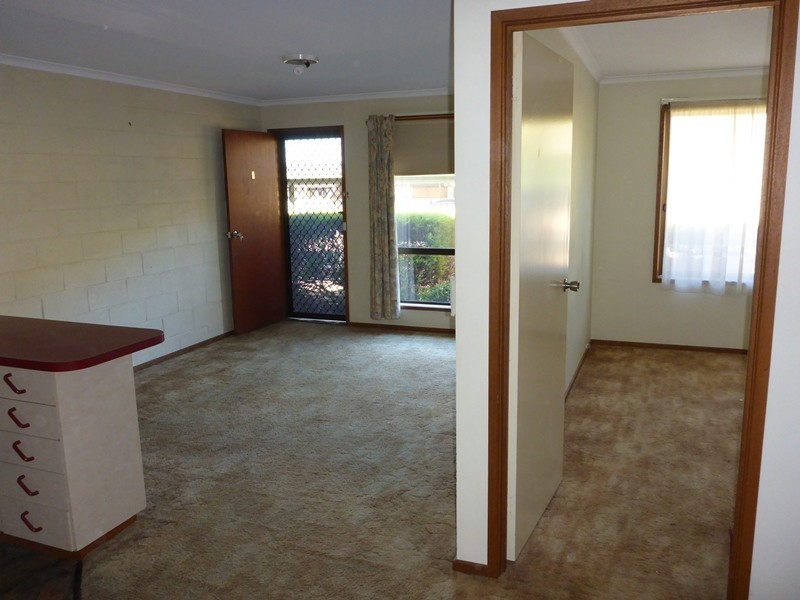2/611 Prune Street, Lavington NSW 2641