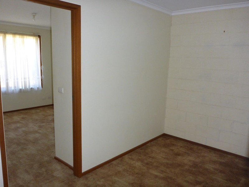 2/611 Prune Street, Lavington NSW 2641