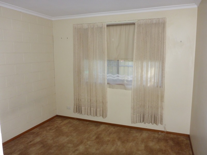 2/611 Prune Street, Lavington NSW 2641