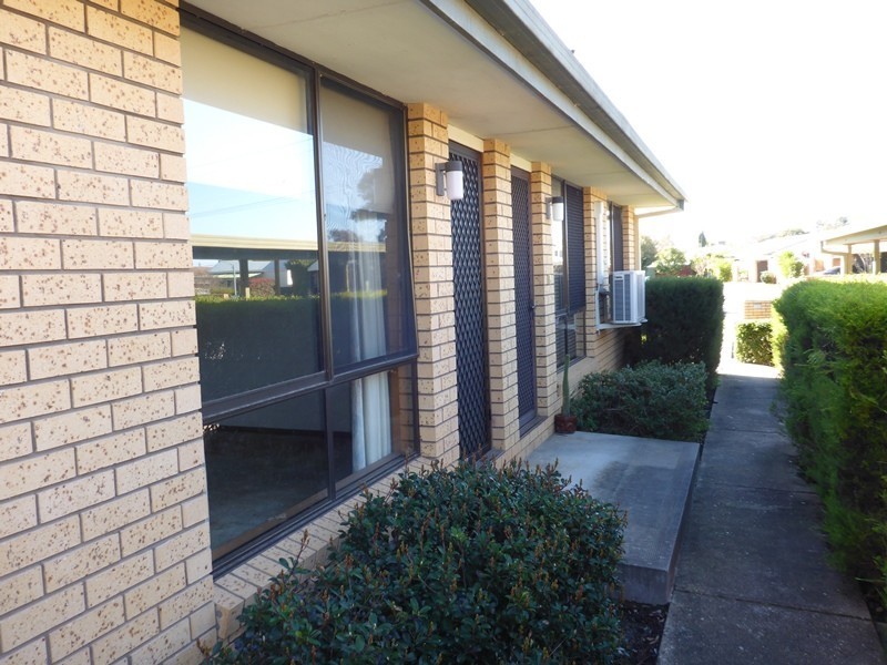 2/611 Prune Street, Lavington NSW 2641