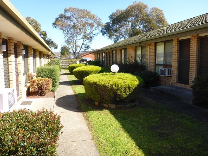 2/611 Prune Street, Lavington NSW 2641