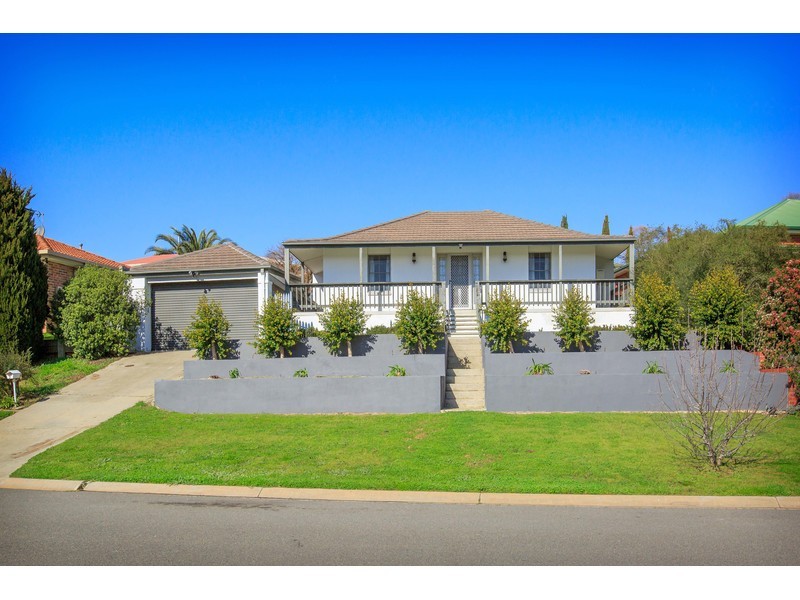 7 Orchard Way, Lavington NSW 2641