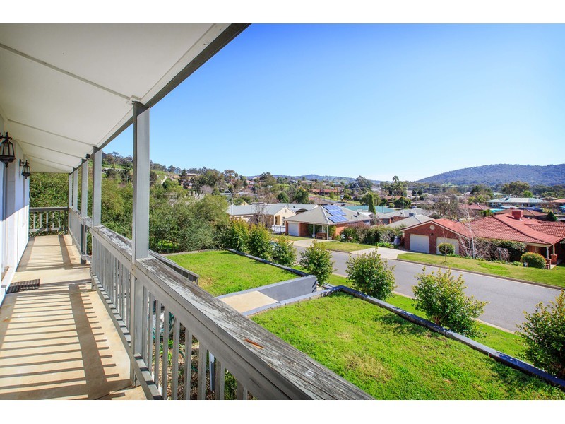 7 Orchard Way, Lavington NSW 2641