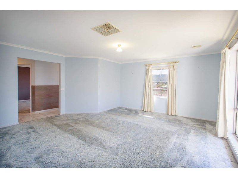 7 Orchard Way, Lavington NSW 2641