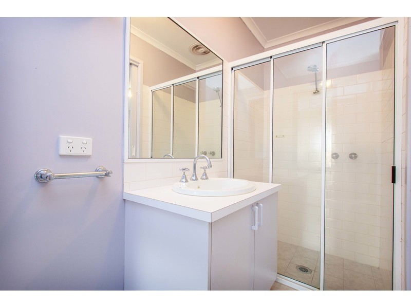 7 Orchard Way, Lavington NSW 2641