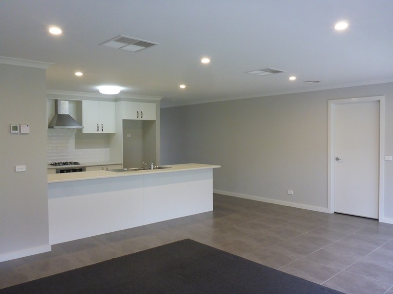 2/50 Hotham Circuit, Thurgoona NSW 2640