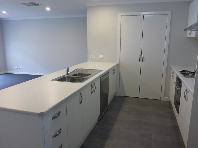 2/50 Hotham Circuit, Thurgoona NSW 2640