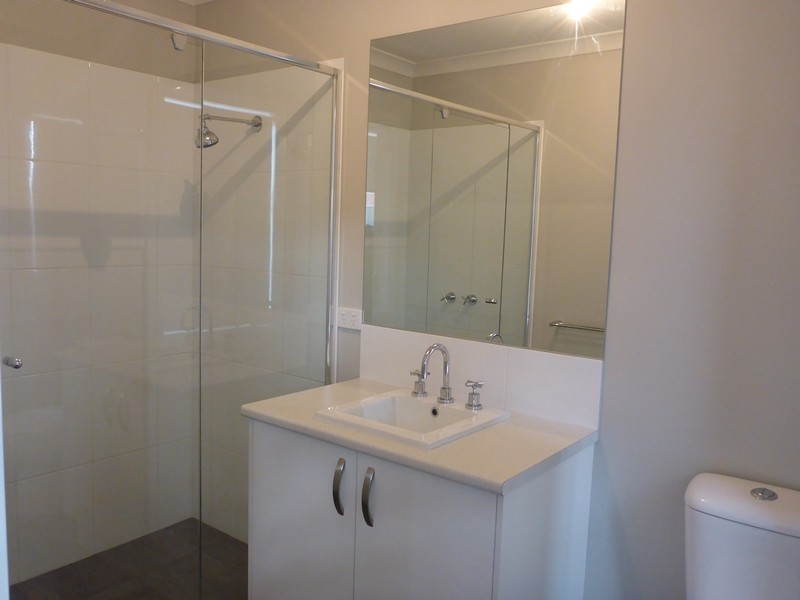 2/50 Hotham Circuit, Thurgoona NSW 2640