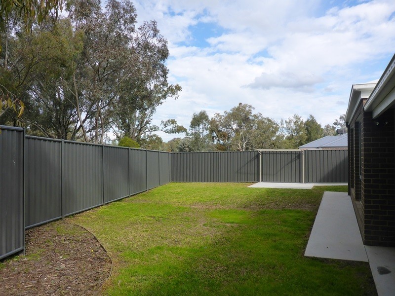 2/50 Hotham Circuit, Thurgoona NSW 2640