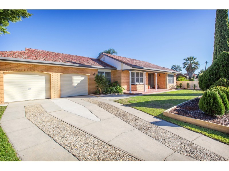 392 Elton Court, Lavington NSW 2641