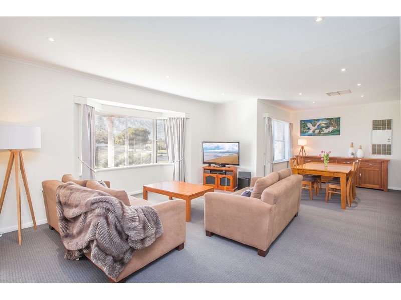 392 Elton Court, Lavington NSW 2641