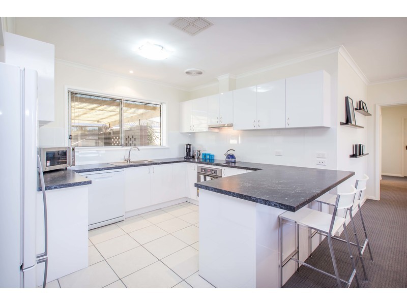 392 Elton Court, Lavington NSW 2641