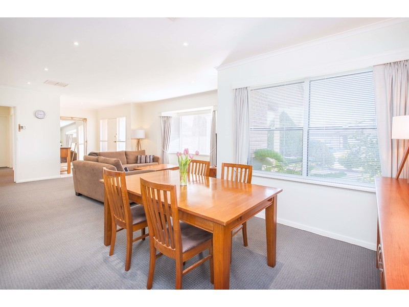 392 Elton Court, Lavington NSW 2641