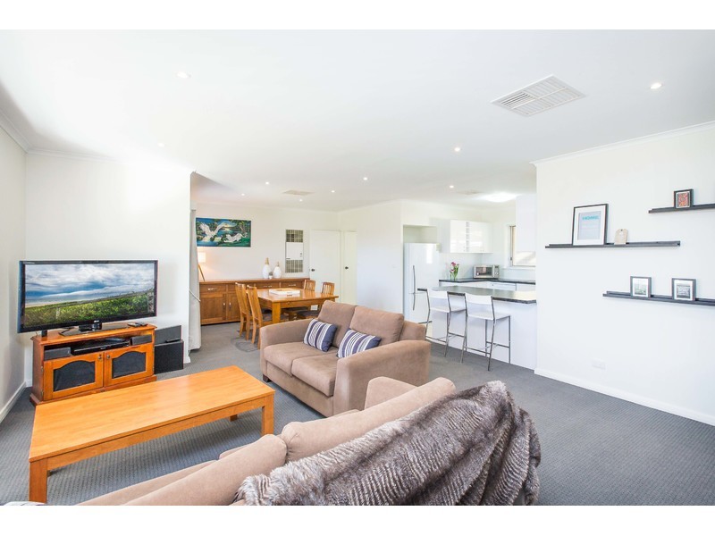 392 Elton Court, Lavington NSW 2641