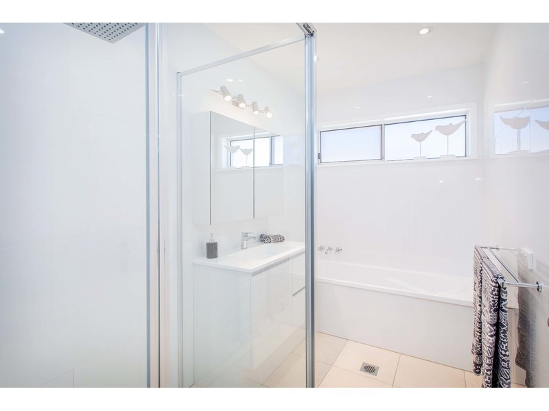 392 Elton Court, Lavington NSW 2641