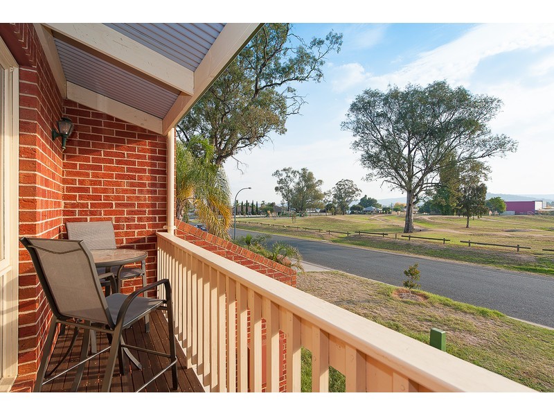 1/546 Kotthoff Street, Lavington NSW 2641