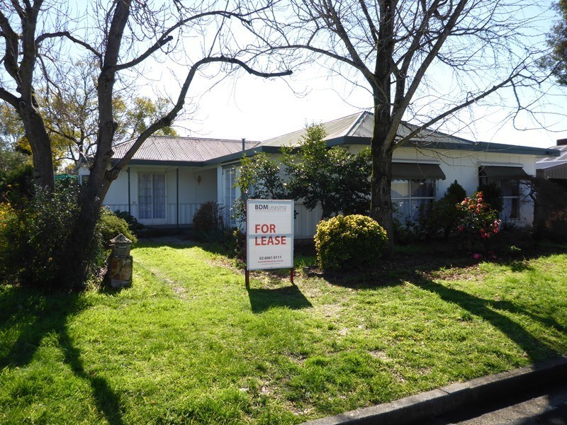 456 Hall Avenue, Lavington NSW 2641