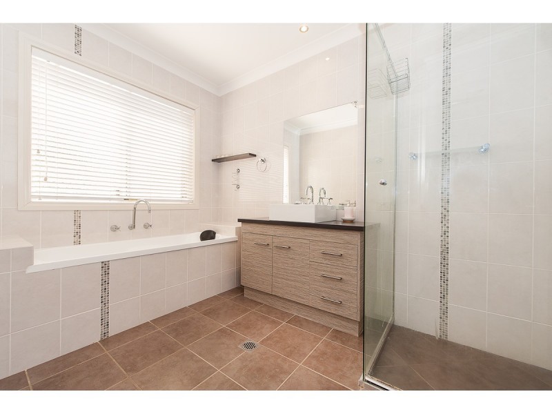 44 Bennett Road, Thurgoona NSW 2640