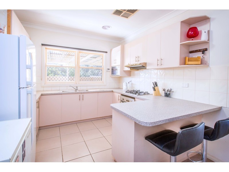 498 Karoola Court, Lavington NSW 2641