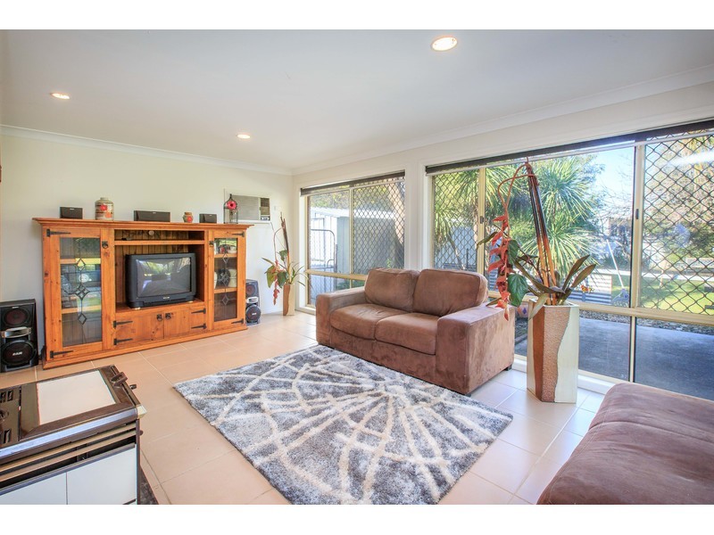 498 Karoola Court, Lavington NSW 2641