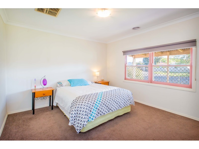 498 Karoola Court, Lavington NSW 2641