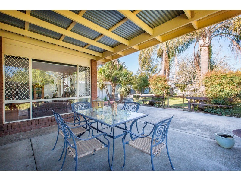 498 Karoola Court, Lavington NSW 2641