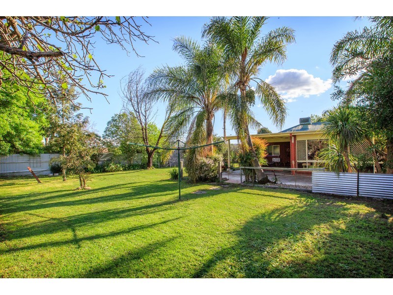 498 Karoola Court, Lavington NSW 2641