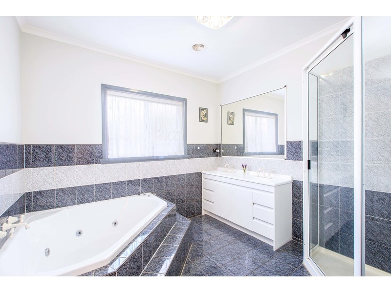 513 Iluka Cresent, Lavington NSW 2641