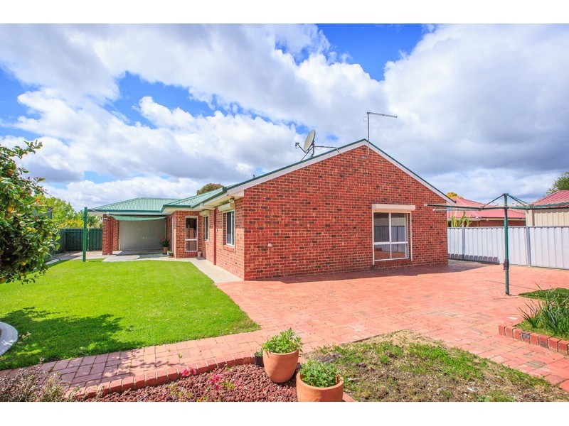 513 Iluka Cresent, Lavington NSW 2641