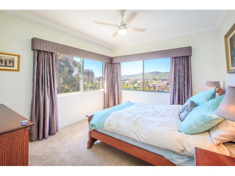 6 Campbell Court, East Albury NSW 2640