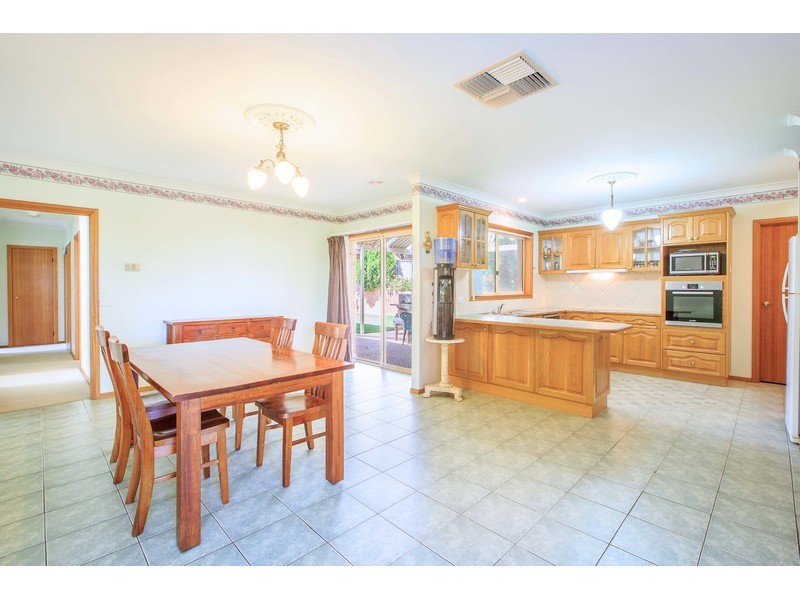 6 Chelsea Court, West Albury NSW 2640