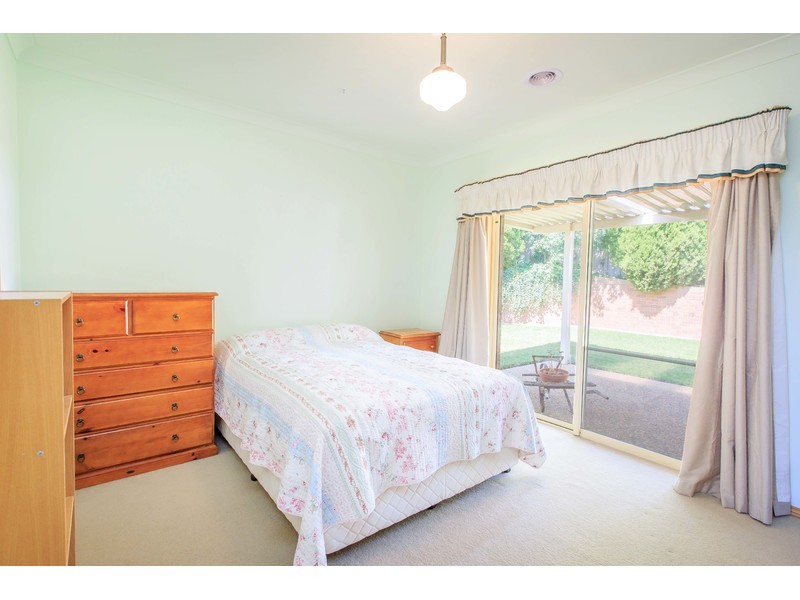6 Chelsea Court, West Albury NSW 2640
