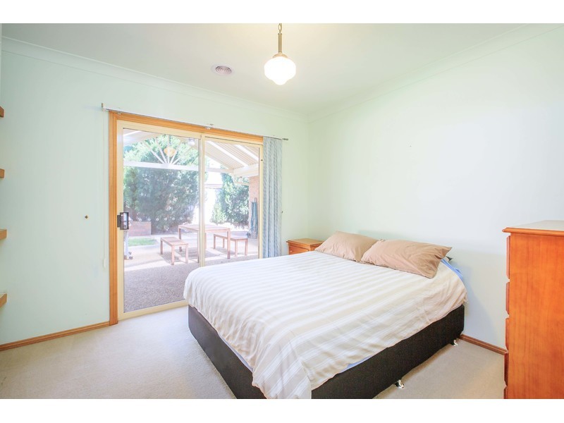 6 Chelsea Court, West Albury NSW 2640