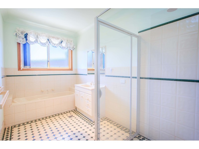 6 Chelsea Court, West Albury NSW 2640