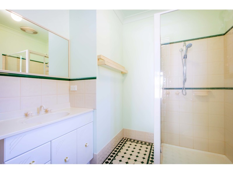 6 Chelsea Court, West Albury NSW 2640