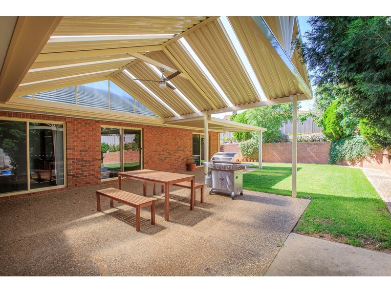 6 Chelsea Court, West Albury NSW 2640