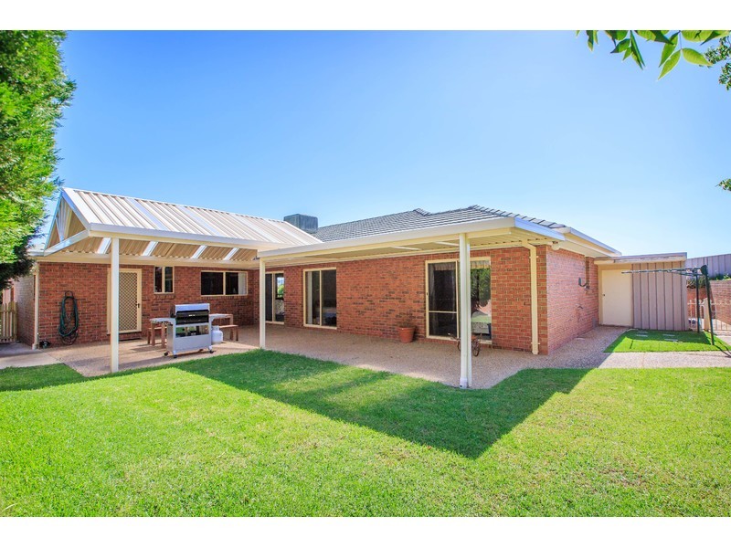 6 Chelsea Court, West Albury NSW 2640