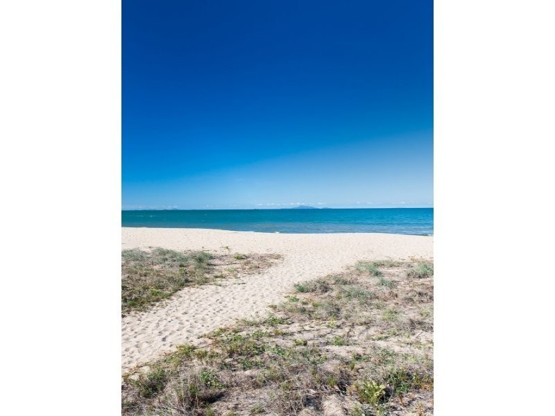 4 Jennifer Court, Bucasia QLD 4750