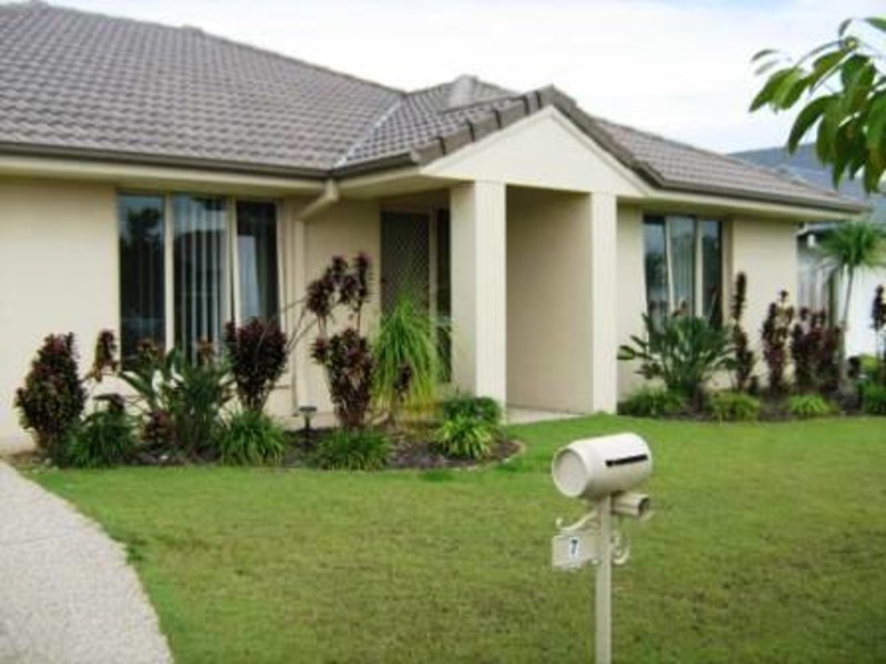 7 Burrows Street, Sippy Downs QLD 4556