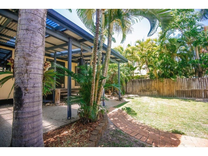 12 Waverley Street, Bucasia QLD 4750