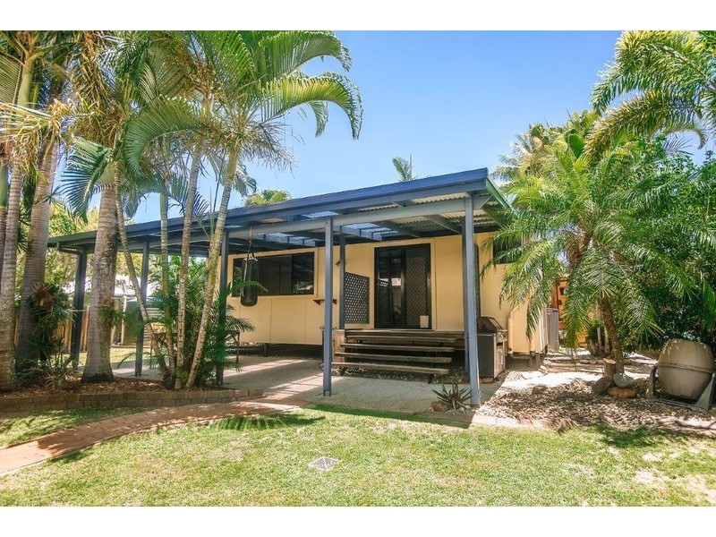 12 Waverley Street, Bucasia QLD 4750