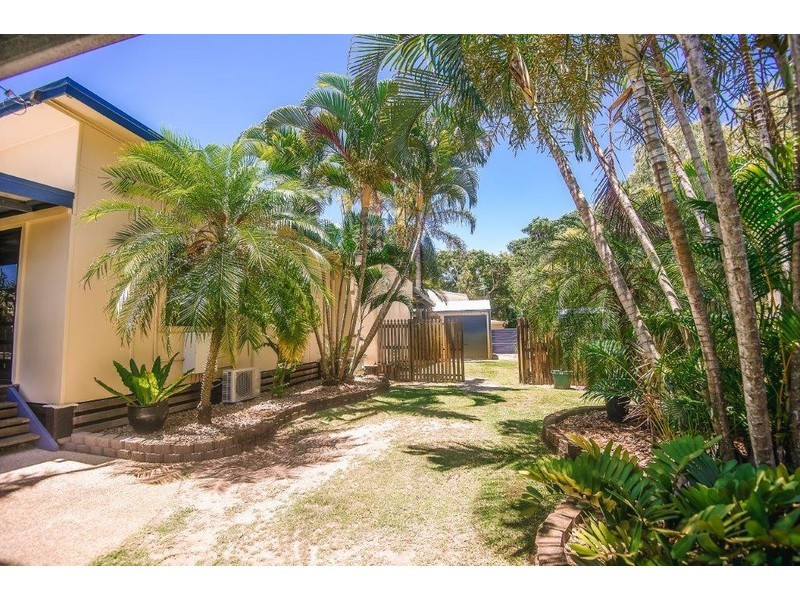 12 Waverley Street, Bucasia QLD 4750