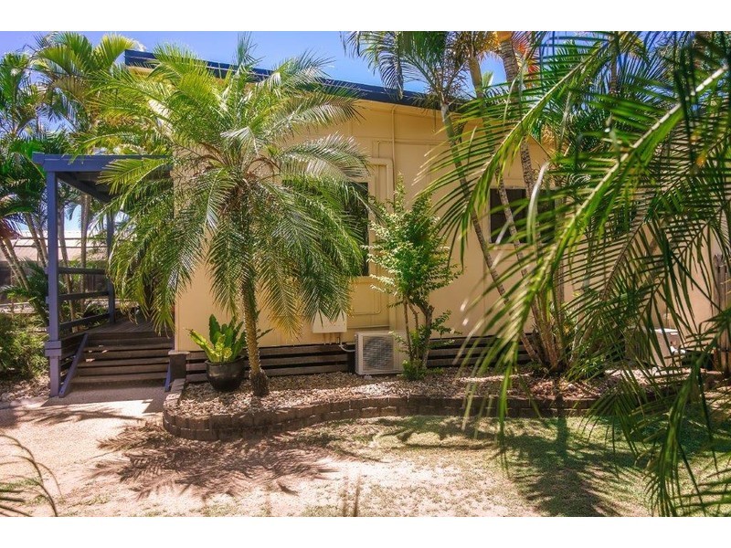 12 Waverley Street, Bucasia QLD 4750