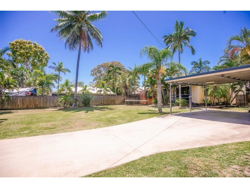 12 Waverley Street, Bucasia QLD 4750