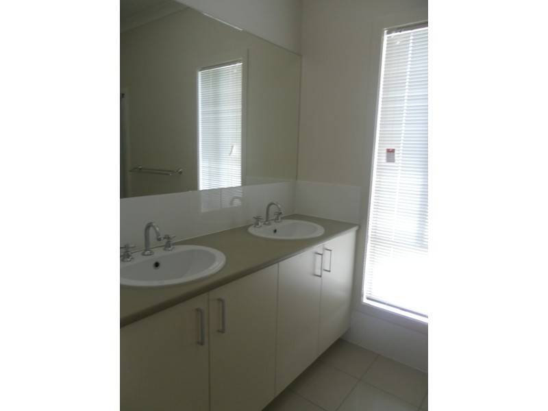 100 Tweddell Drive, Pelican Waters QLD 4551