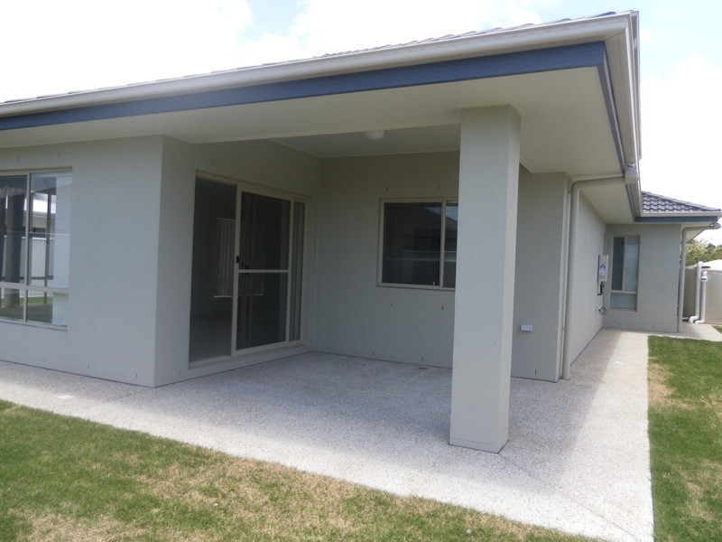 100 Tweddell Drive, Pelican Waters QLD 4551