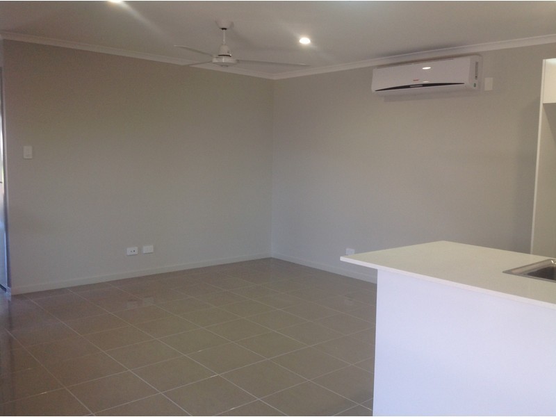 1/42 Featherwood Crescent, Beerwah QLD 4519